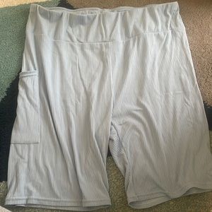 Biker shorts with pocket